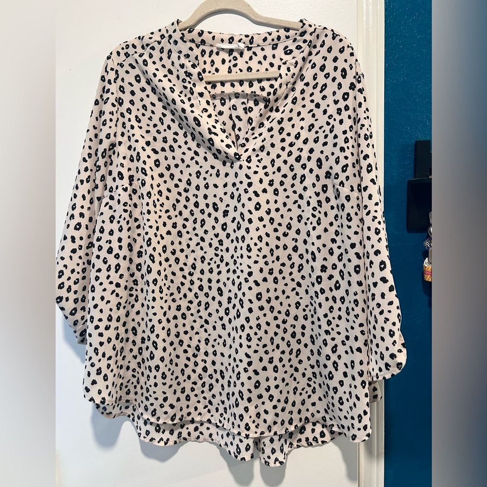 📦 Lush Black and White Spotted Blouse